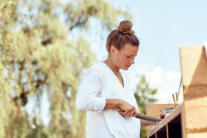 Koch Kollegin Milena Broger am Grill